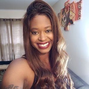 Meet your Posher, Dominique